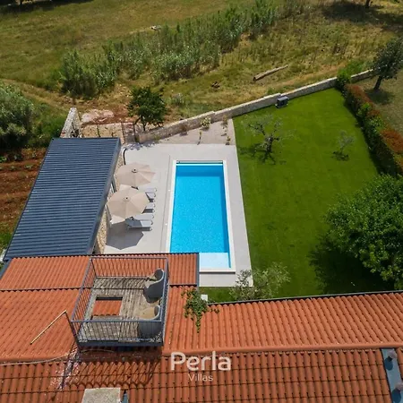 Charming Stone Cx With Large 50m2 Heated Pool * Brtonigla