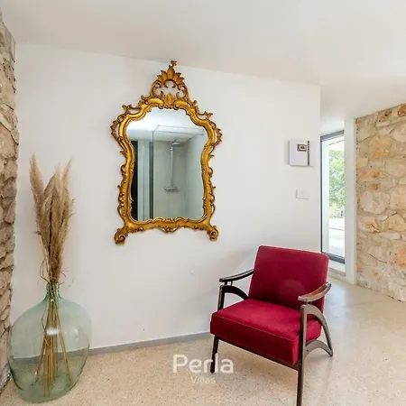 Charming Stone Cx With Large 50m2 Heated Pool 빌라