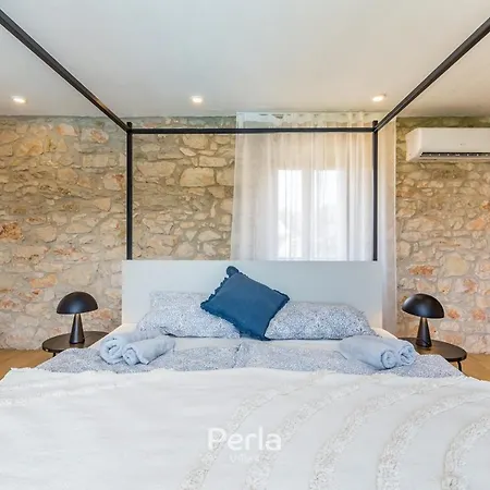 Charming Stone Cx With Large 50m2 Heated Pool *