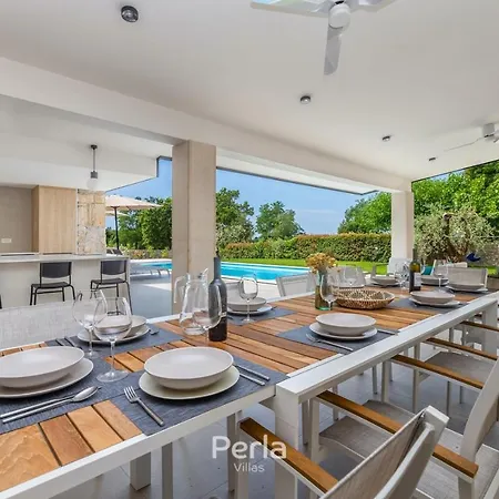 Charming Stone Cx With Large 50m2 Heated Pool Villa *