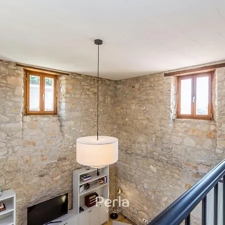 Charming Stone Cx With Large 50m2 Heated Pool