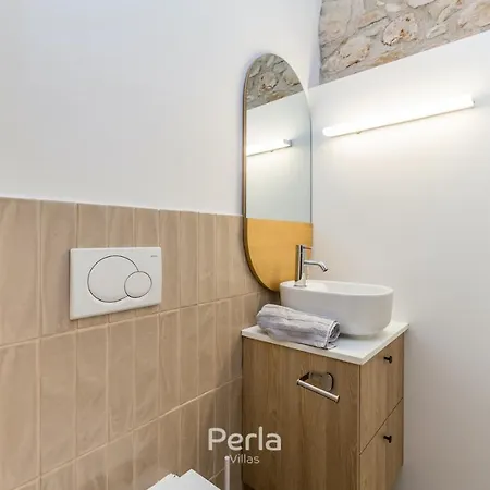 Charming Stone Cx With Large 50m2 Heated Pool