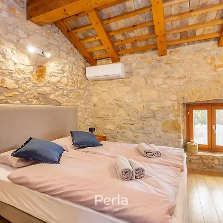 Charming Stone Cx With Large 50m2 Heated Pool Villa *