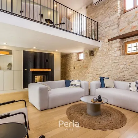 Charming Stone Cx With Large 50m2 Heated Pool 别墅