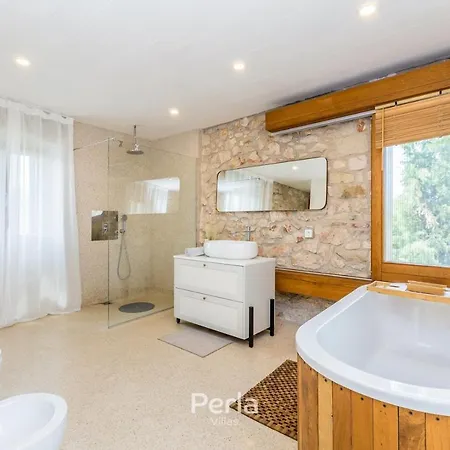 Charming Stone Cx With Large 50m2 Heated Pool