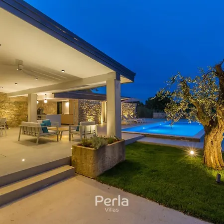 Charming Stone Cx With Large 50m2 Heated Pool Brtonigla