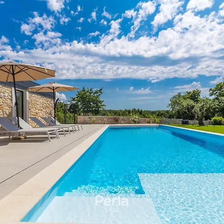 Charming Stone Cx With Large 50m2 Heated Pool Villa