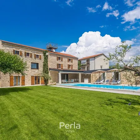 Charming Stone Cx With Large 50m2 Heated Pool *