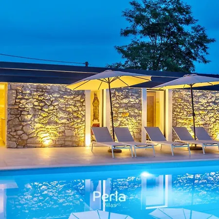 빌라 Charming Stone Cx With Large 50m2 Heated Pool *