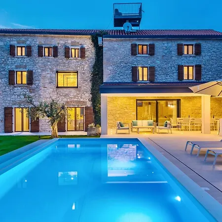 Charming Stone Cx With Large 50m2 Heated Pool