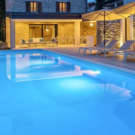 Charming Stone Cx With Large 50m2 Heated Pool Villa Brtonigla