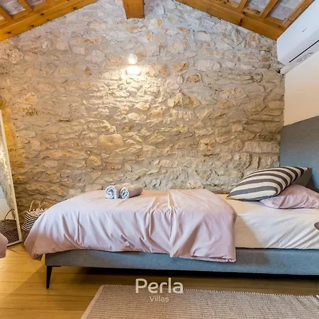 Charming Stone Cx With Large 50m2 Heated Pool * Бртонигла
