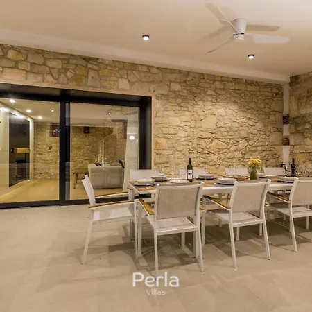 Charming Stone Cx With Large 50m2 Heated Pool *