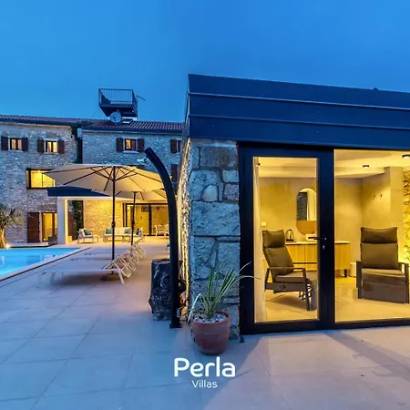 Charming Stone Cx With Large 50m2 Heated Pool ブルトニグラ