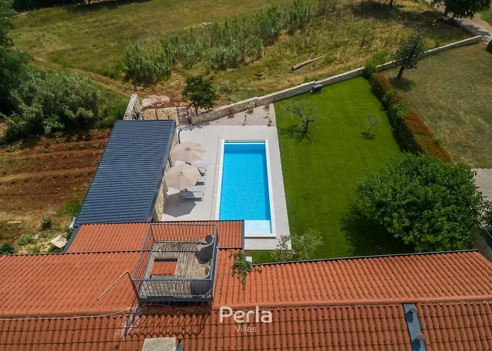 Charming Stone Cx With Large 50m2 Heated Pool * 브르토니글라