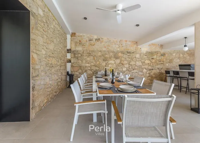 Charming Stone Cx With Large 50m2 Heated Pool 빌라 브르토니글라