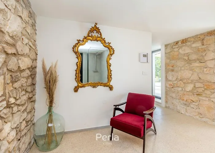 Charming Stone Cx With Large 50m2 Heated Pool 빌라