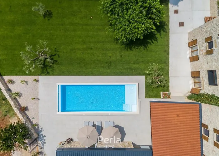 빌라 Charming Stone Cx With Large 50m2 Heated Pool *