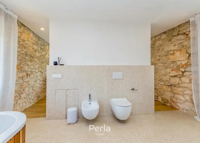 Charming Stone Cx With Large 50m2 Heated Pool 빌라