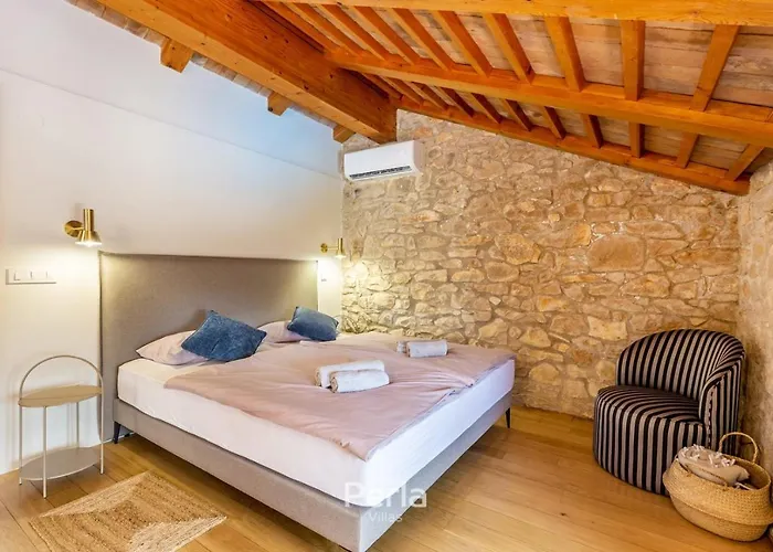 Charming Stone Cx With Large 50m2 Heated Pool *