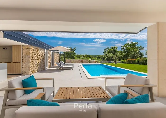 빌라 Charming Stone Cx With Large 50m2 Heated Pool