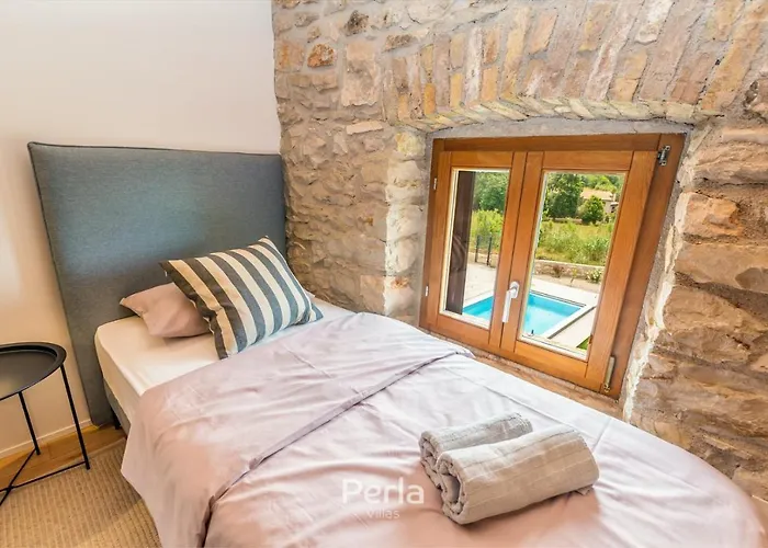 Charming Stone Cx With Large 50m2 Heated Pool 빌라 *