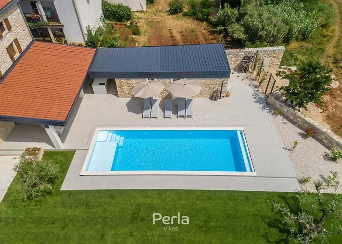 빌라 Charming Stone Cx With Large 50m2 Heated Pool