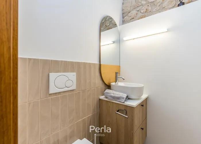 Charming Stone Cx With Large 50m2 Heated Pool