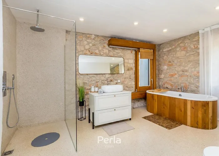 Charming Stone Cx With Large 50m2 Heated Pool 빌라 브르토니글라