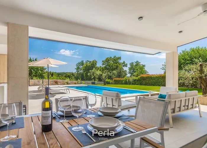 Charming Stone Cx With Large 50m2 Heated Pool 빌라