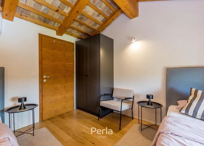 빌라 Charming Stone Cx With Large 50m2 Heated Pool