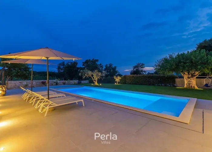 빌라 Charming Stone Cx With Large 50m2 Heated Pool 브르토니글라