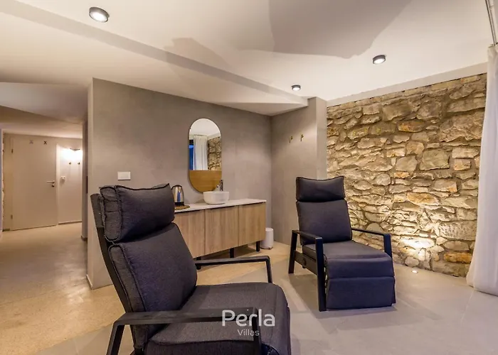 빌라 Charming Stone Cx With Large 50m2 Heated Pool 브르토니글라