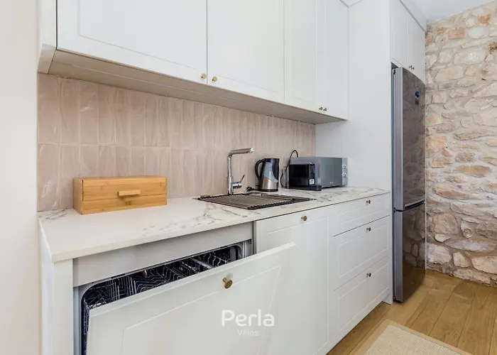 Charming Stone Cx With Large 50m2 Heated Pool