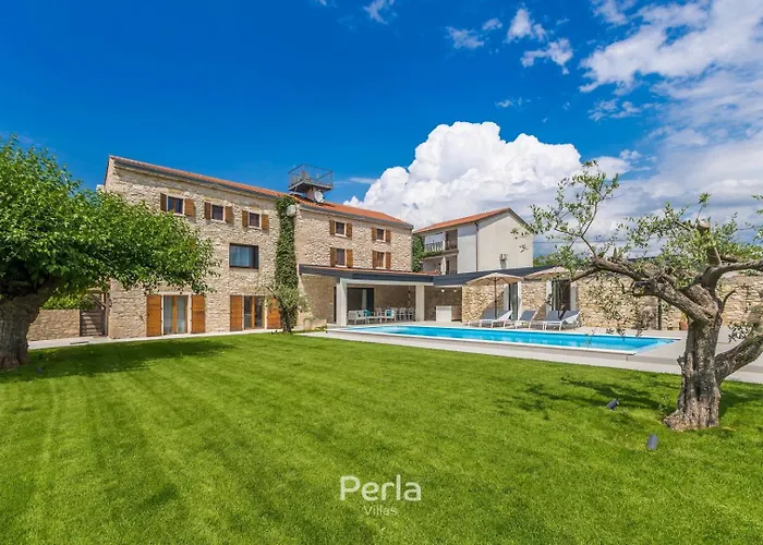 Charming Stone Cx With Large 50m2 Heated Pool *