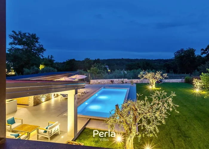 Charming Stone Cx With Large 50m2 Heated Pool