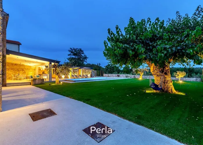 Charming Stone Cx With Large 50m2 Heated Pool 빌라