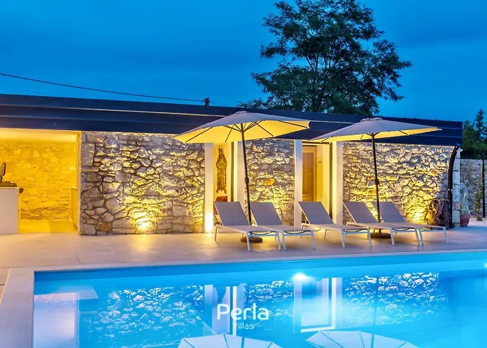 빌라 Charming Stone Cx With Large 50m2 Heated Pool *