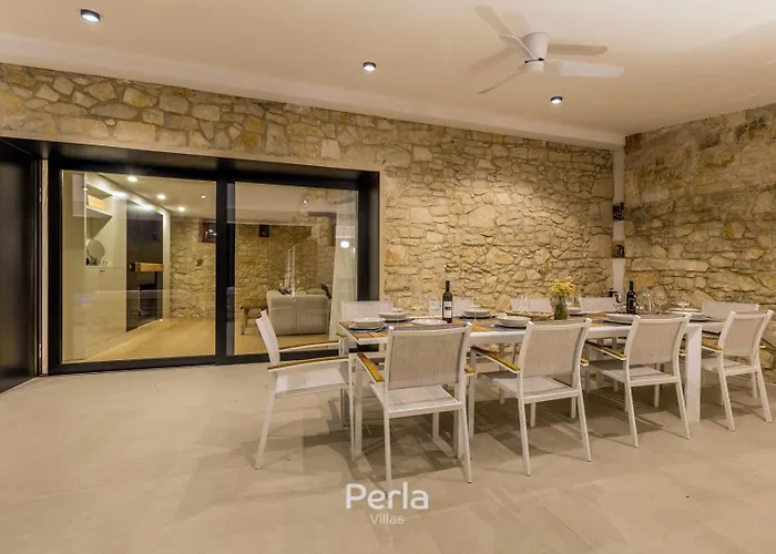 Charming Stone Cx With Large 50m2 Heated Pool *