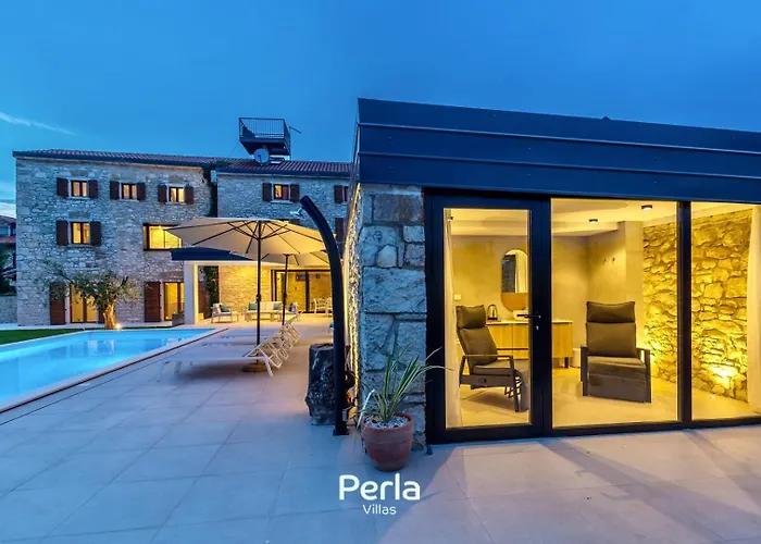 Charming Stone Cx With Large 50m2 Heated Pool 브르토니글라