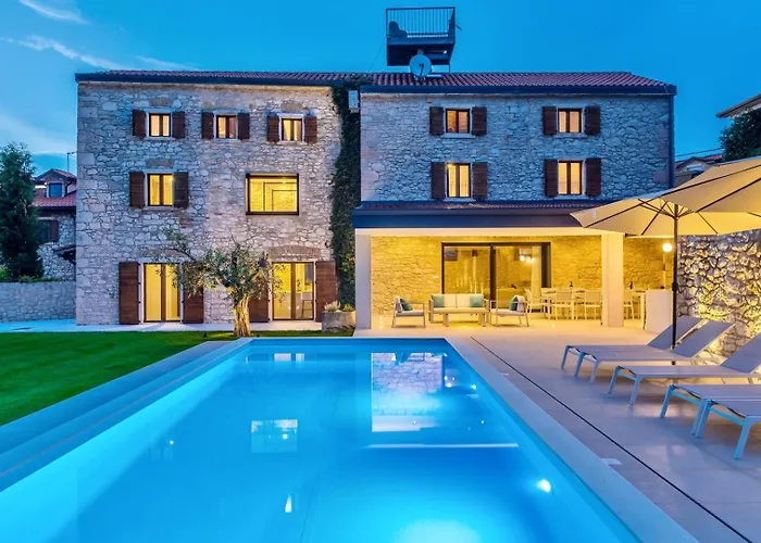 Charming Stone Cx With Large 50m2 Heated Pool