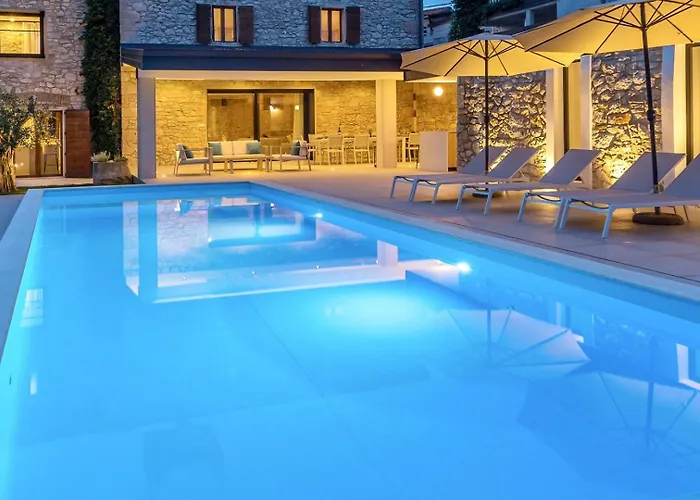 Charming Stone Cx With Large 50m2 Heated Pool 빌라 브르토니글라